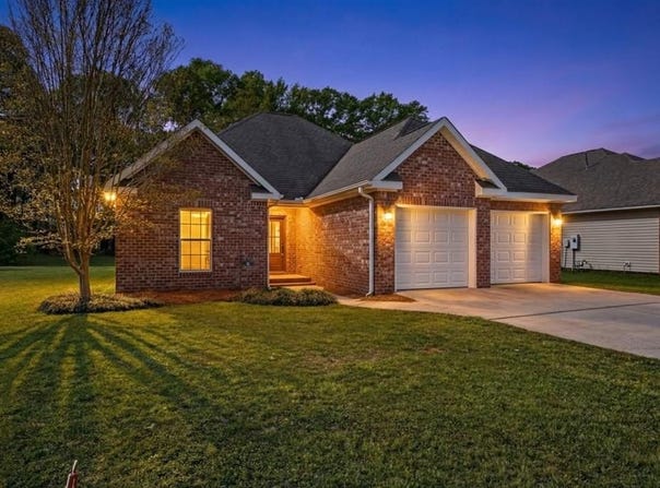 8 Amyden Court, Laurel, MS 39443