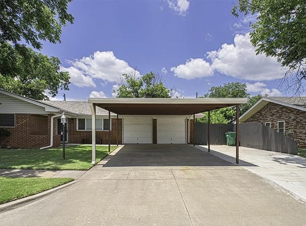 806 N BOND STREET, Iowa Park, TX 76367