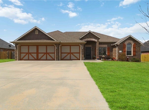 745 Harrison Street, Pea Ridge, AR 72751