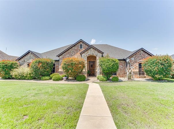 144 Berkshire Lane, Waxahachie, TX 75165