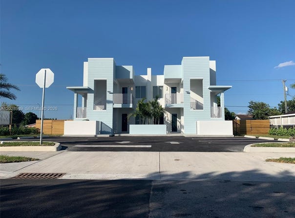 807 E 28th St, Hialeah, FL 33013