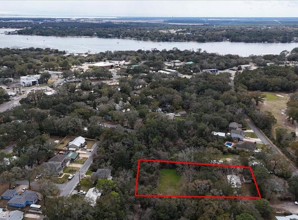 215 Davis Drive, Niceville, FL 32578