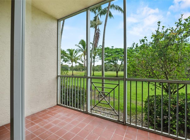 3500 Oaks Clubhouse Dr 109, Pompano Beach, FL 33069