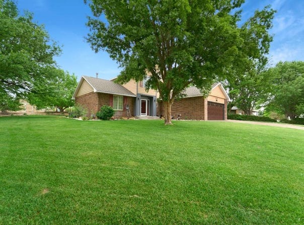 2150 S Andover Dr, Garden City, KS 67846