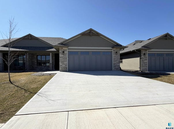 7101 E Copper Stone Cir, Sioux Falls, SD 57110