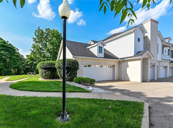 208 Adams Pointe Blvd, Adams Twp, PA 16046