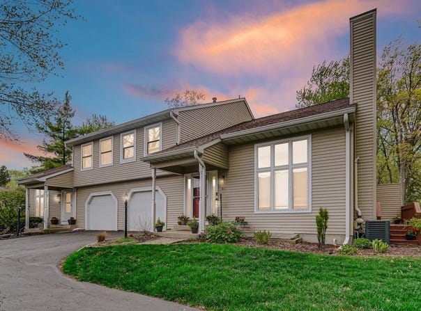 607 Weatherwood Lane, Valparaiso, IN 46383