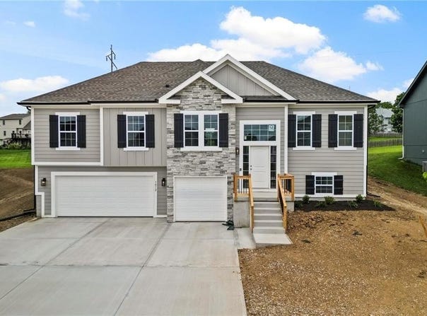 988 Poplar Lane, Liberty, MO 64068
