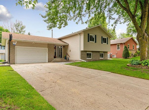 2115 3rd Avenue NE, Owatonna, MN 55060