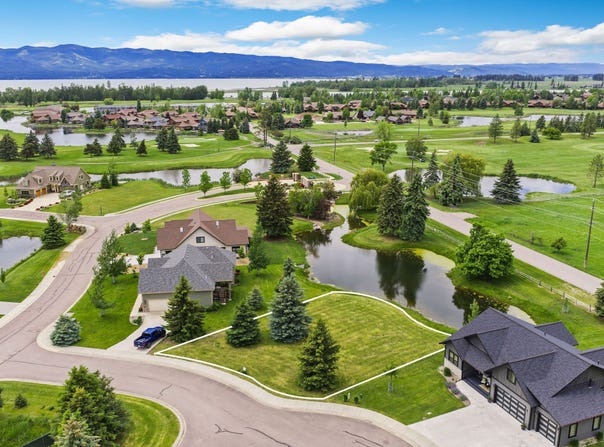 50 Lake Pointe Way, Bigfork, MT 59911