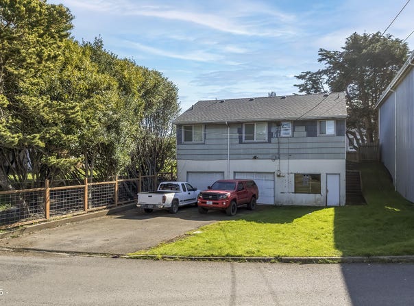 123 NE 2nd Street, Newport, OR 97365