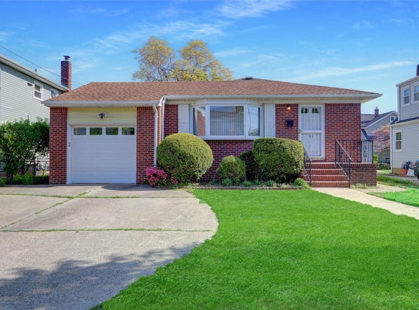 159 E New York Avenue, Valley Stream, NY 11580