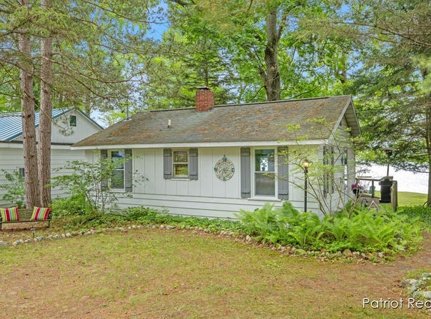 1132 S Woodland Drive, White Cloud, MI 49349