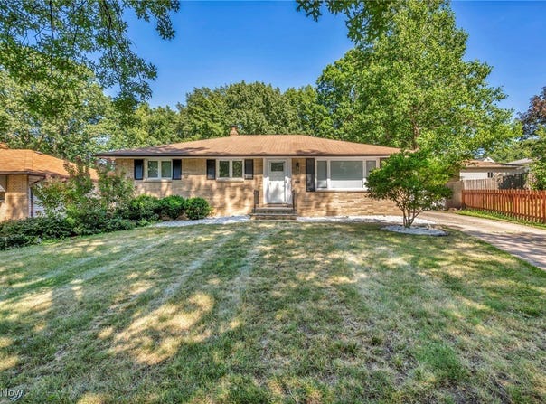 6487 Hawthorne Circle, Parma, OH 44134