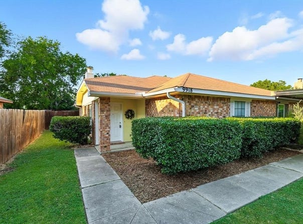 9918 Plainfield Drive, Fort Worth, TX 76108