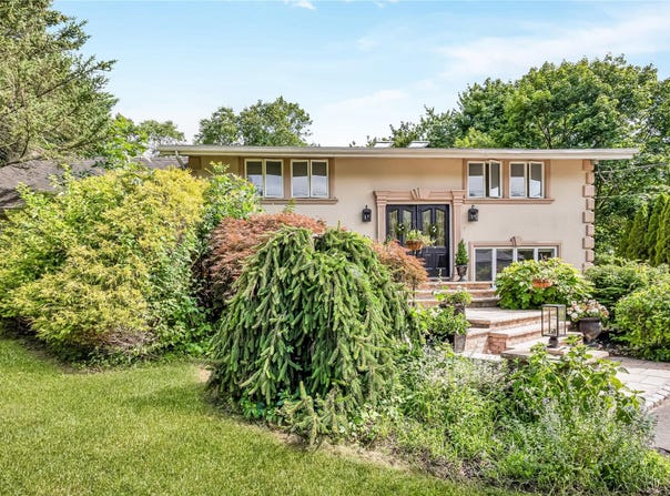 9 Hare Lane, East Setauket, NY 11733