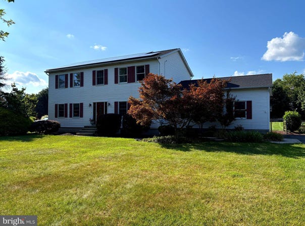 12 N HOCKEY DRIVE, COLUMBUS, NJ 08022