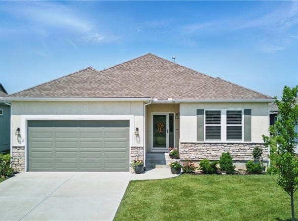 2413 NW Sunnyvale Court, Blue Springs, MO 64015