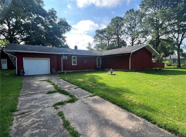 302 S Ross St, Versailles, MO 65084
