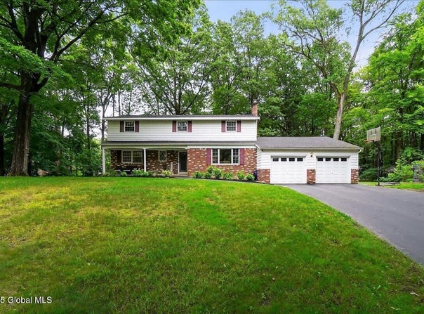 5 Pine Crest, Malta, NY 12019