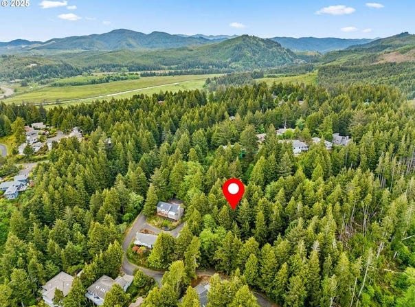 504 Beaver Pond LN, Gleneden Beach, OR 97388
