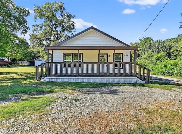 611 W Locust Street, Whitewright, TX 75491