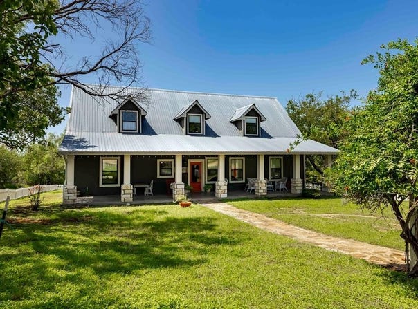 211 Riverside Dr, Llano, TX 78643