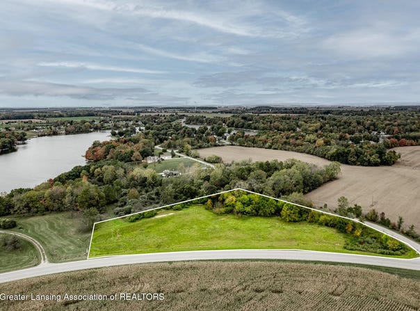 005 S Skyline Drive, Perrinton, MI 48871