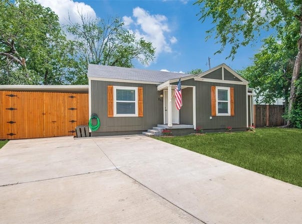200 Burton Drive, Arlington, TX 76011