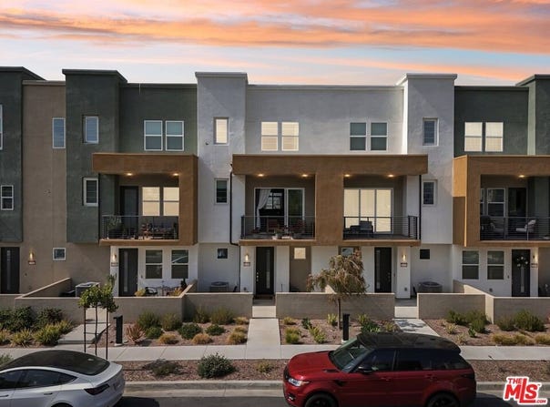 26998 Hummingbird Ln, Valencia, CA 91381
