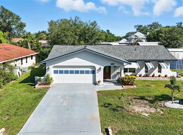 1042 MALAY TERRACE NW, PORT CHARLOTTE, FL 33948