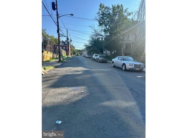 21 MURRAY STREET, TRENTON, NJ 08618