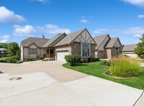 6208 Waterford Court, Johnston, IA 50131