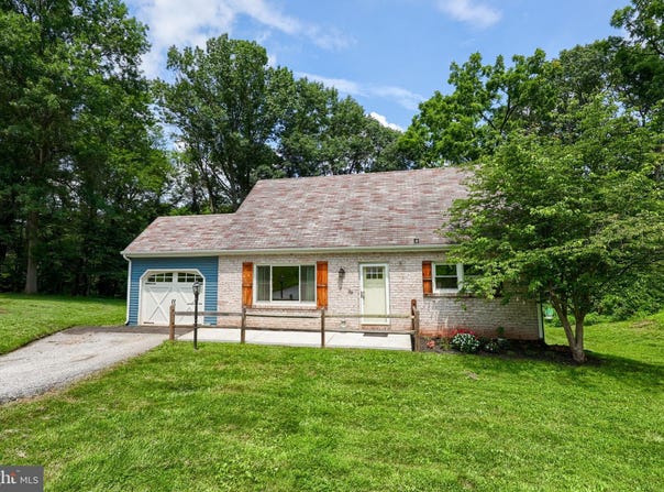 35 LOCUST CIRCLE, ETTERS, PA 17319