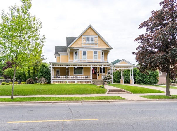 1414 Cass St, La Crosse, WI 54601