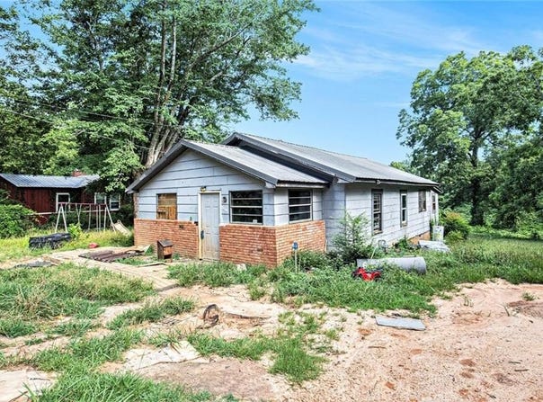 1499 E Tugalo Street, Toccoa, GA 30577