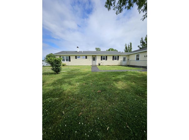 200 Davis Road, Bangor, ME 04401