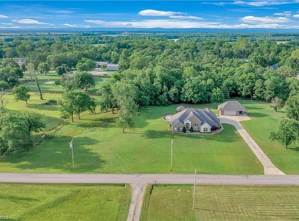 2601 Bugscuffle  RD, Lavaca, AR 72941