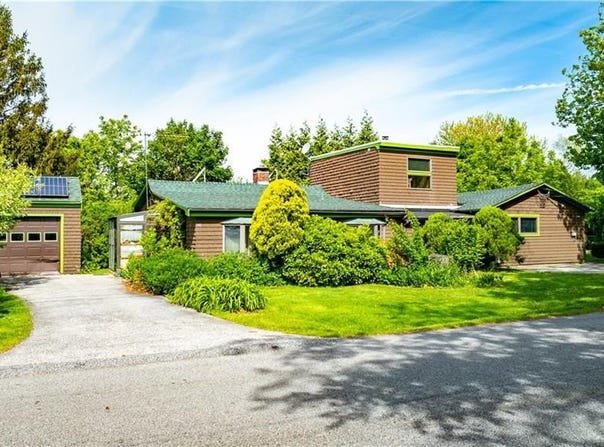 142 Honeyman Avenue, Middletown, RI 02842