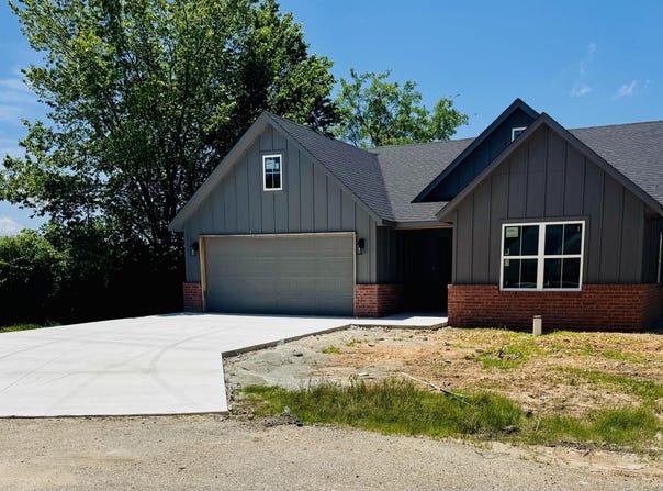 102 Zachary Drive, Grove, OK 74344