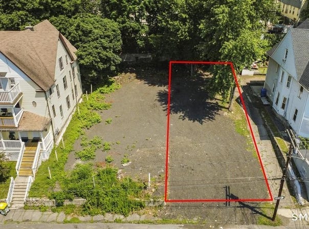 18 Ridgewood Street, Waterbury, CT 06710