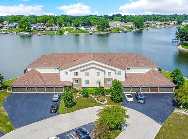 5040 Spinnaker Lane, Crown Point, IN 46307