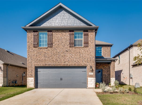 10413 Crusoe St, Aubrey, TX 76227