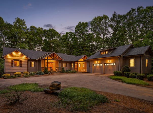 55 Mountain Farms Road, Signal Mountain, TN 37377