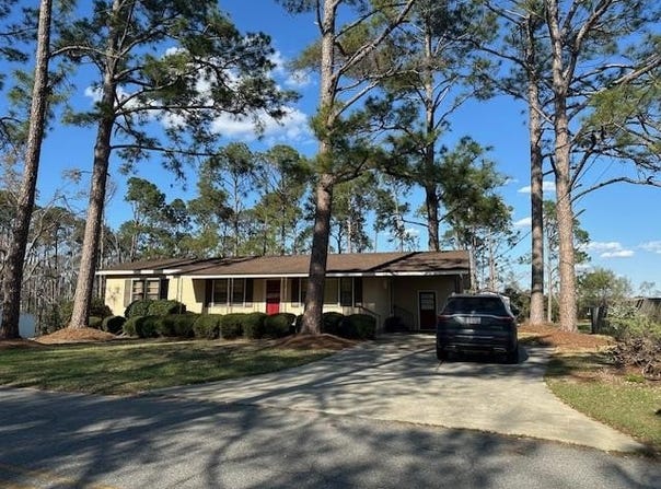 177 Nelson Ave., Lyons, GA 30436