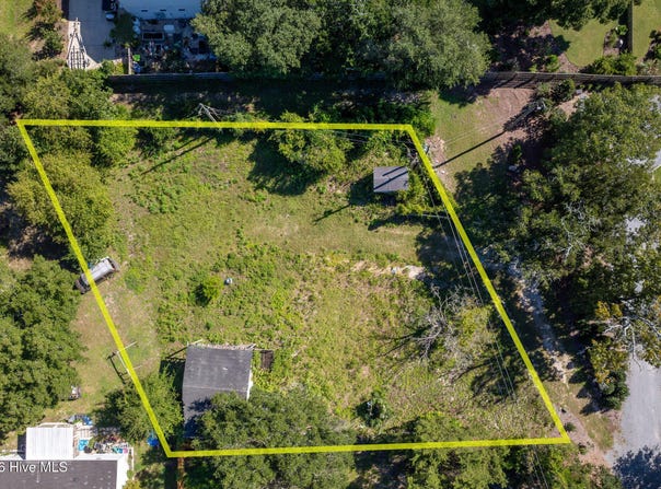 233 Moores Landing Ext, Hampstead, NC 28443
