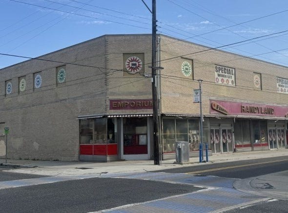 3210 Pacific Ave, Wildwood City, NJ 08260-4951