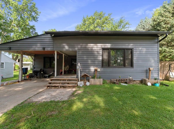 719 N Chestnut St, Cameron, MO 64429