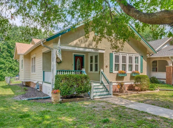 1324 SW MacVicar AVE, Topeka, KS 66604