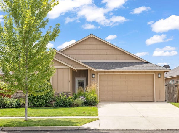 2952 NW Dogwood Avenue, Redmond, OR 97756